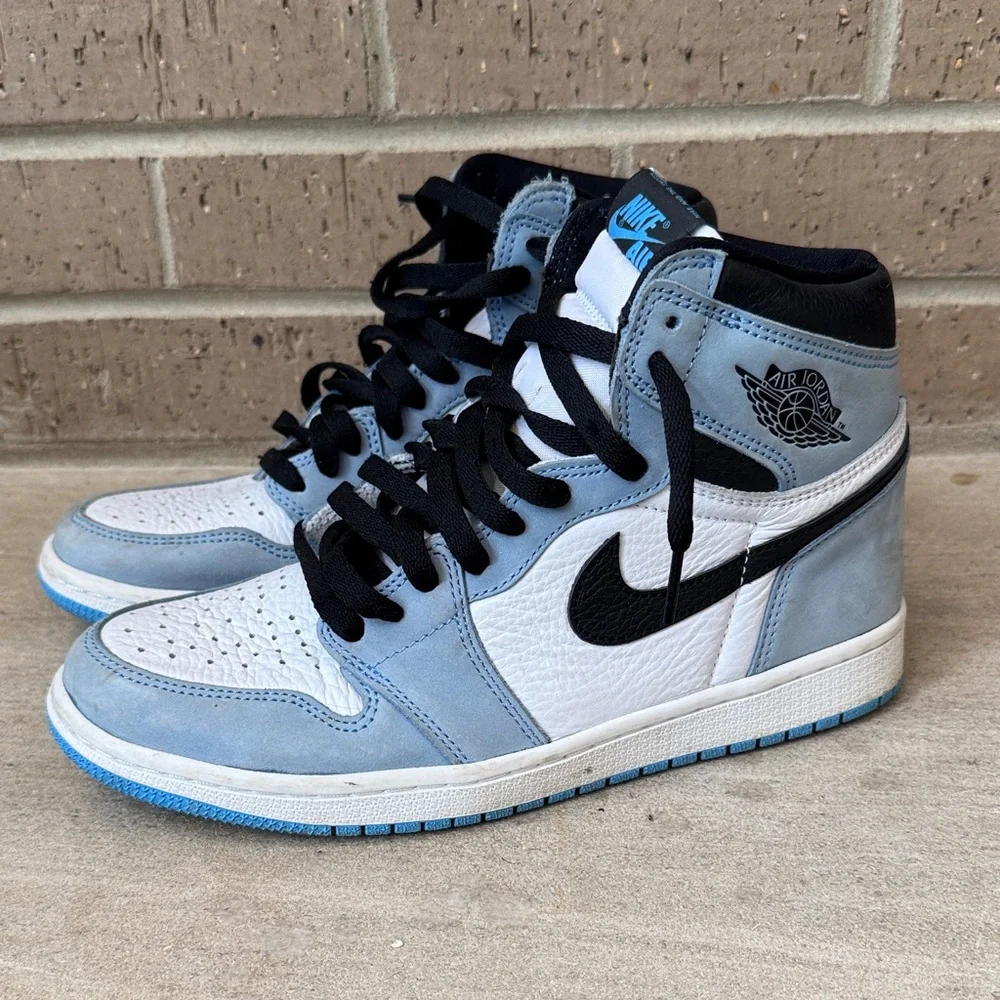 Jordan mens 8 Jordan 1 Retro high OG university blue 555088-134 sneaker shoes